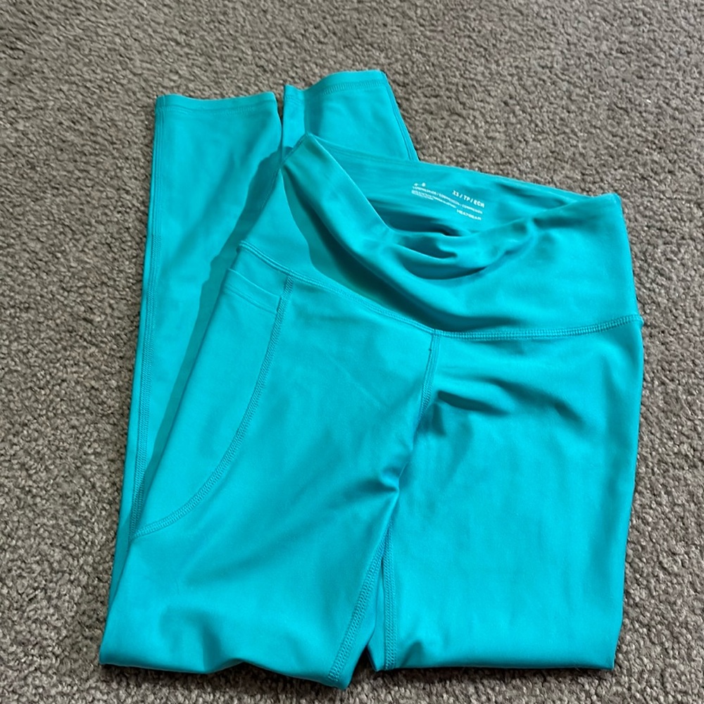 Under Armour leggings.